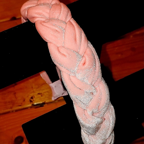 Choice of 3 elastic velvet headbands in 2 different styles & 3 colors. - Picture 7 of 10